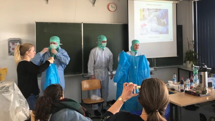 Zu Besuch in der PTA-Schule München - Johannes-Apotheke Gröbenzell