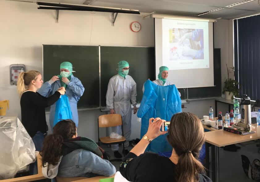 Zu Besuch in der PTA-Schule München - Johannes-Apotheke Gröbenzell